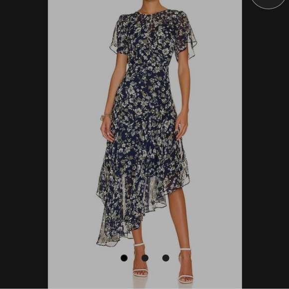 Astr Dresses & Skirts - ASTR the Label Flutter Sleeve Dress